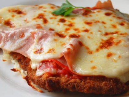 Milanesa de ternera casera a la napolitana con papas king