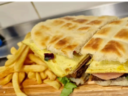 Sándwich de Milanesa Americano con Papas