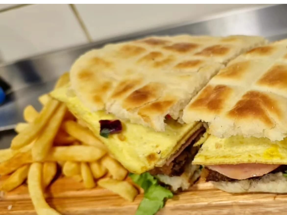 Sándwich de Milanesa Hot con Papas