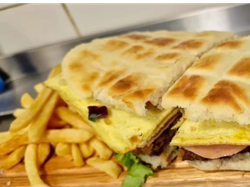 Sándwich de Milanesa Azul con Papas