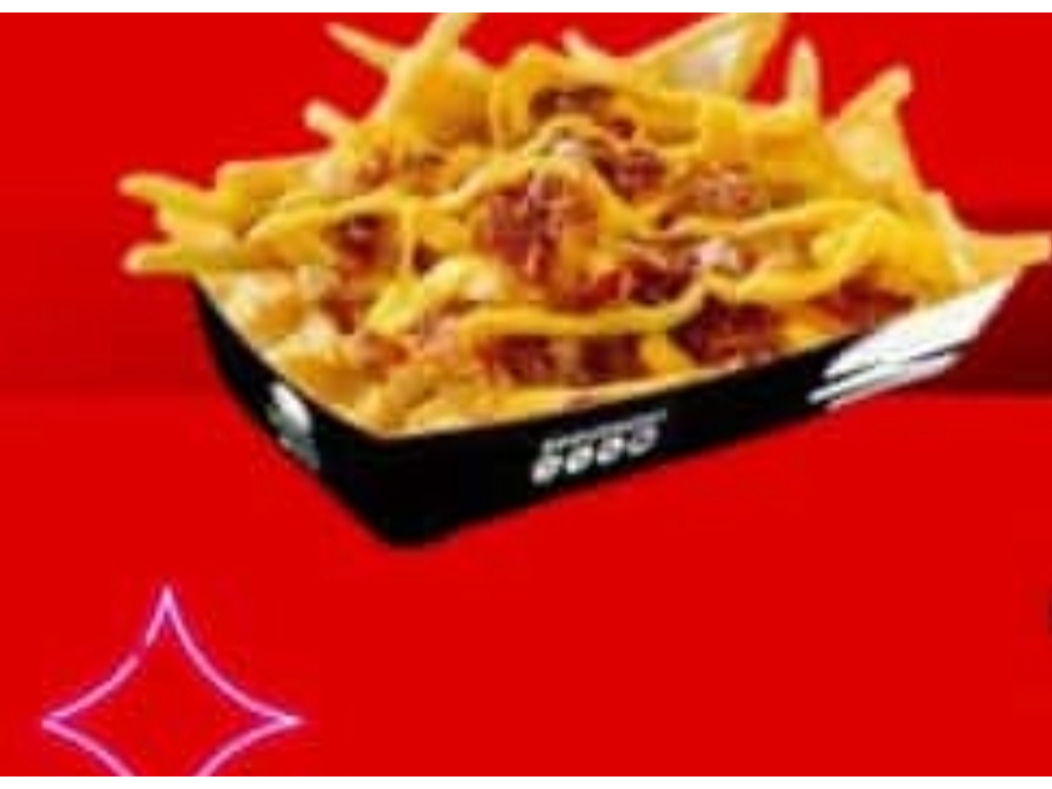 Porción de papas cheddar y panceta