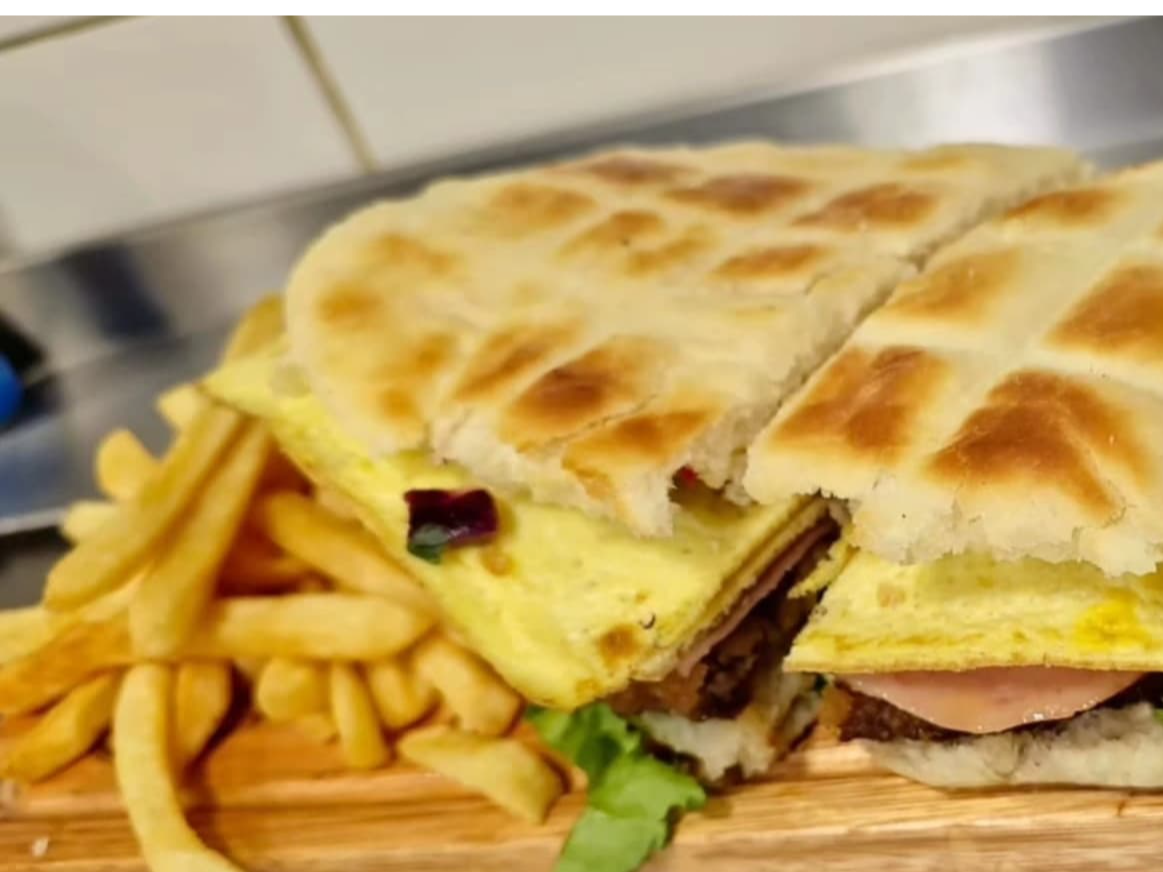 Sándwich de Milanesa Chimi con papas