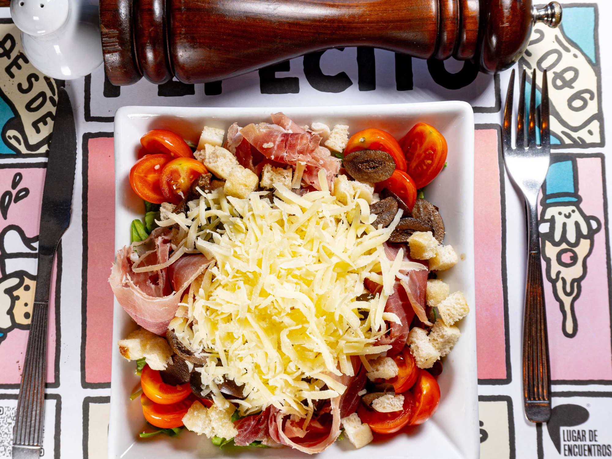 Ensalada de rucula y crudo