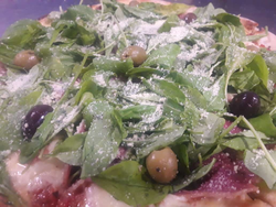 jamon crudo y rucula