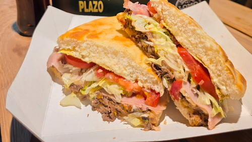 🔥SÁNDWICH CARNE DESMECHADA JR ( PAN DE LOMO CHICO)