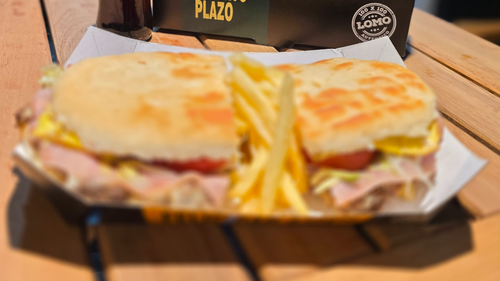 🔥SÁNDWICH CARNE DESMECHADA 🔥 ( en pan de lomo grande)