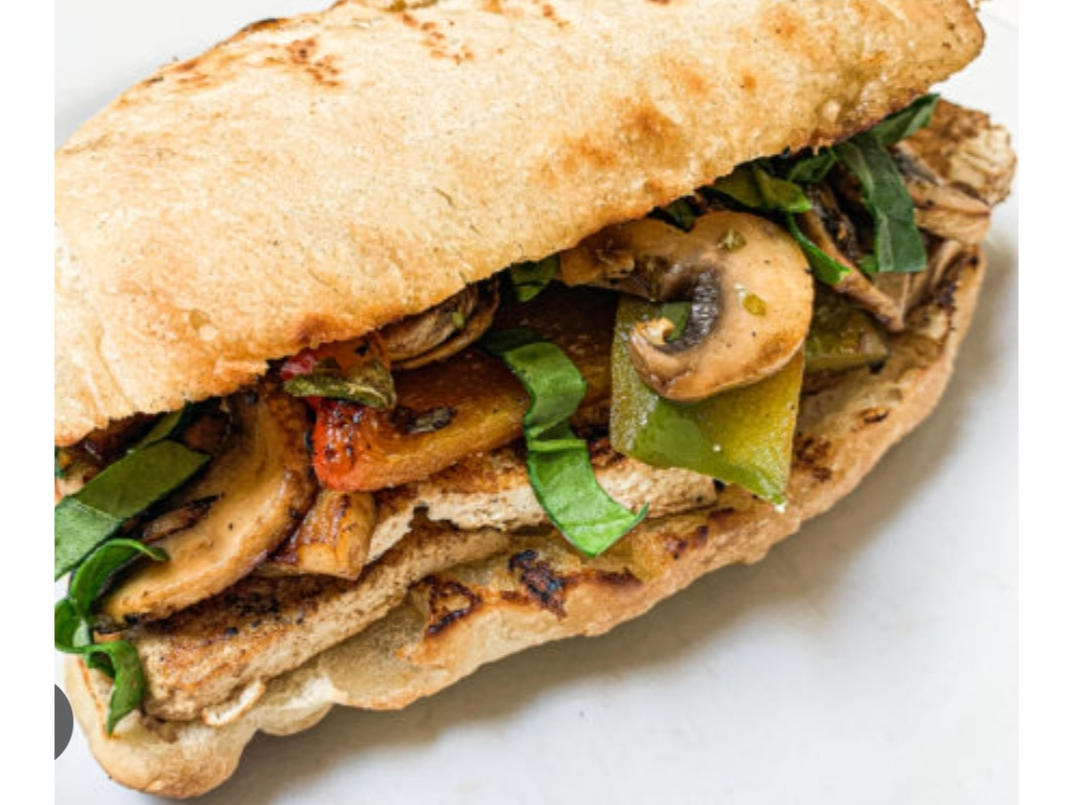 Lomo de pollo al champignon con papas