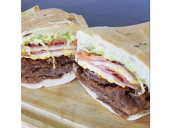 Sándwich de Milanesa al champignon con papas