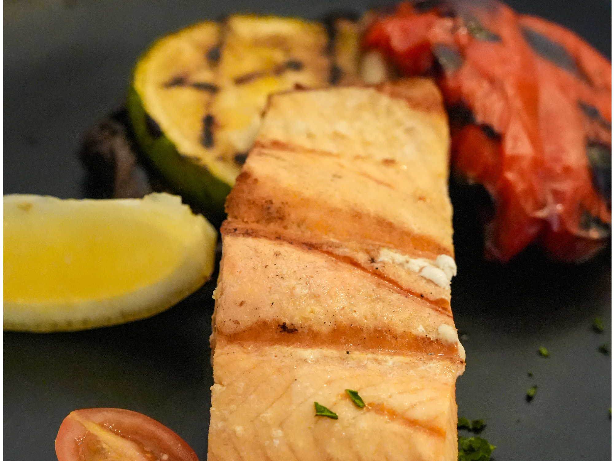 Salmón rosado con Vegetales asados