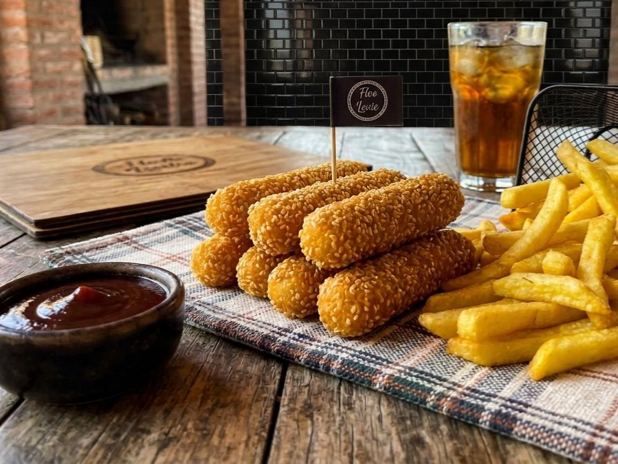 PALITOS DE POLLO C PAPAS