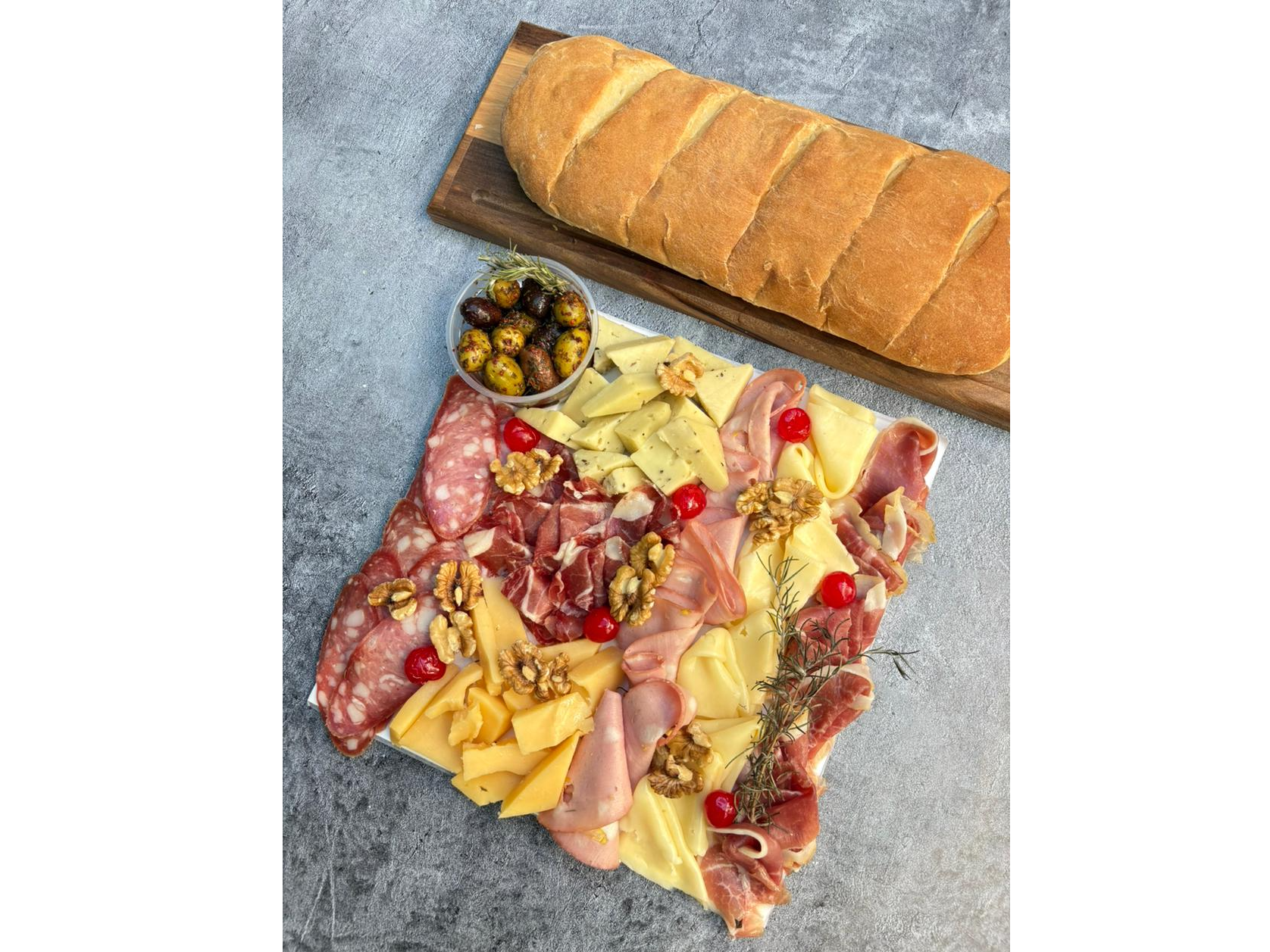 TABLA DE PICADA HASTA PARA 4  PERSONAS