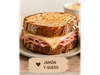 Sandwich con pan de masa madre con jamón y queso (Copia)