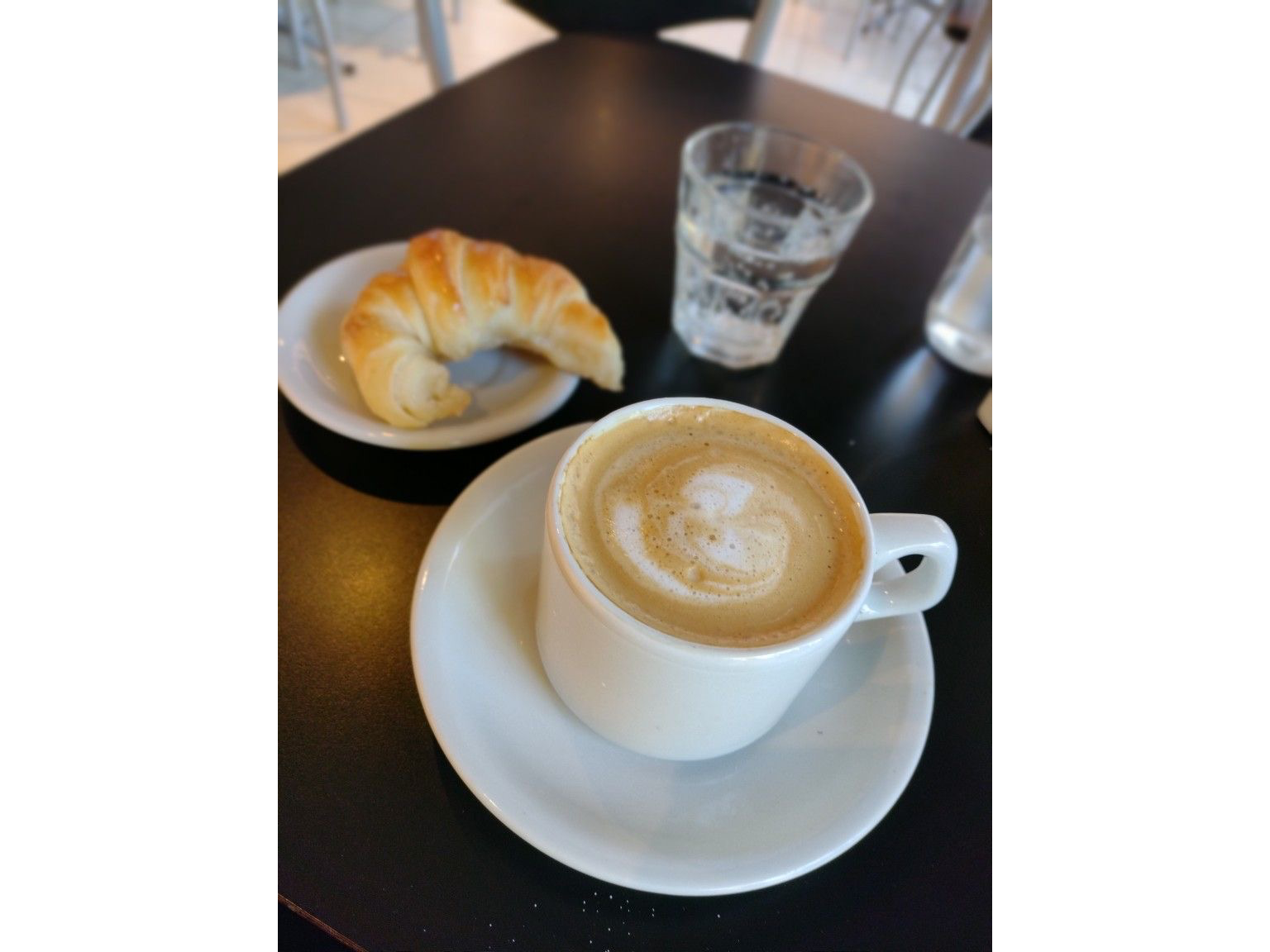 Cortado + 2 medialunas