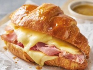 Croassant relleno de jamón y queso