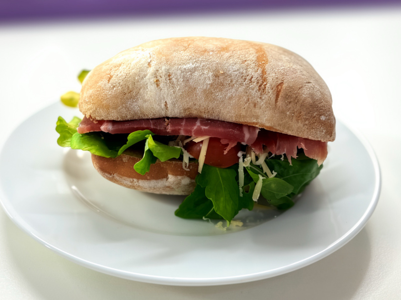 Sandwich de pan de ciabatta ármalo a tu gusto