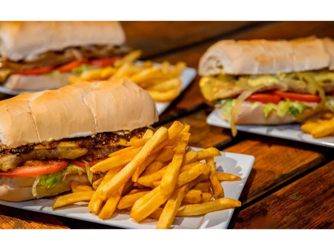 4 lomitos de ternera + papas