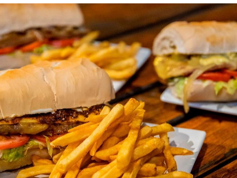 3 lomitos de ternera + papas