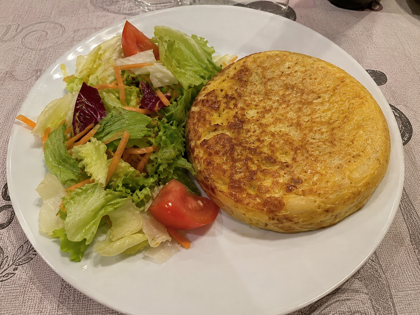 Tortilla De Papa Con Ensalada Mixta