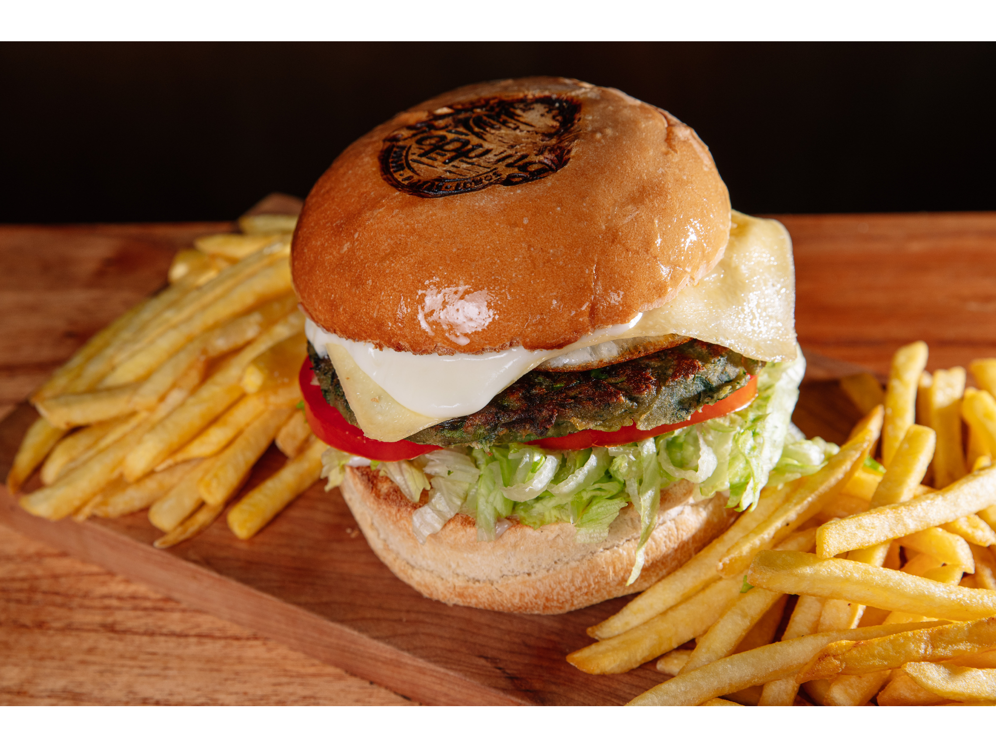 BURGER VEGETARIAN + PAPAS FRITAS