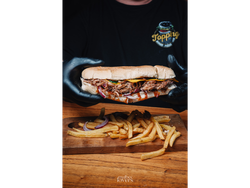 2 SANDWICH DE BONDIOLA DEMECHADA + PAPAS FRITAS