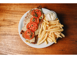 MILANESA CAPRESSE CON GUARNICION