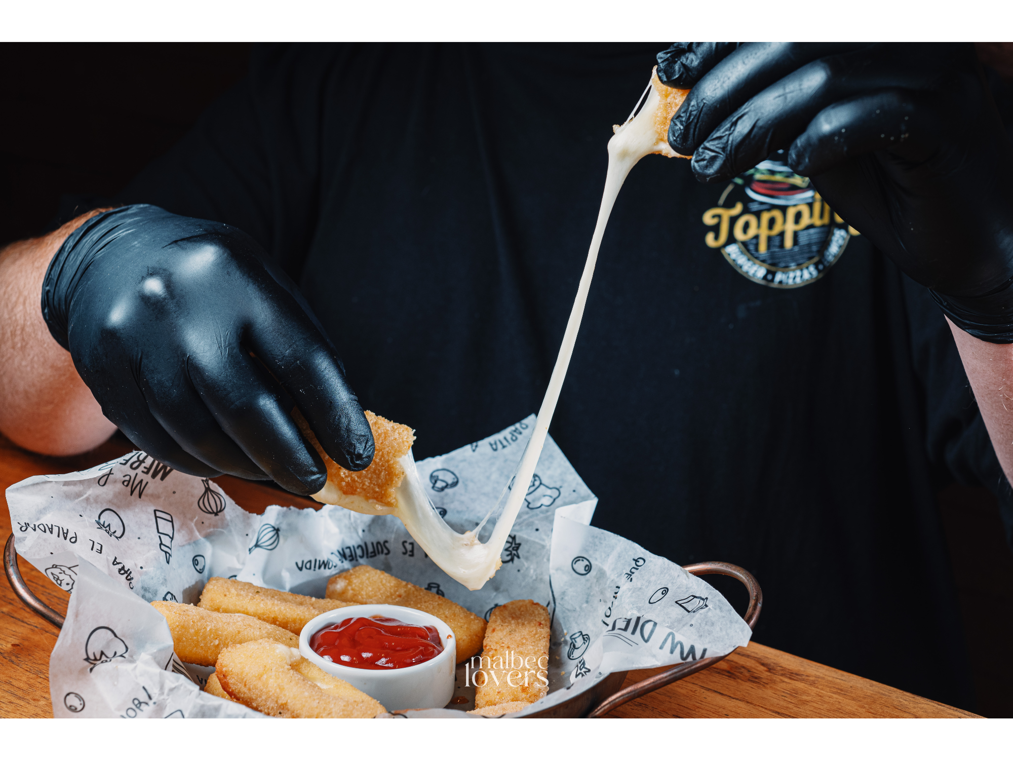 BASTONCITOS DE MUZZARELLA X 6 + 1 SALSAS A ELECCION