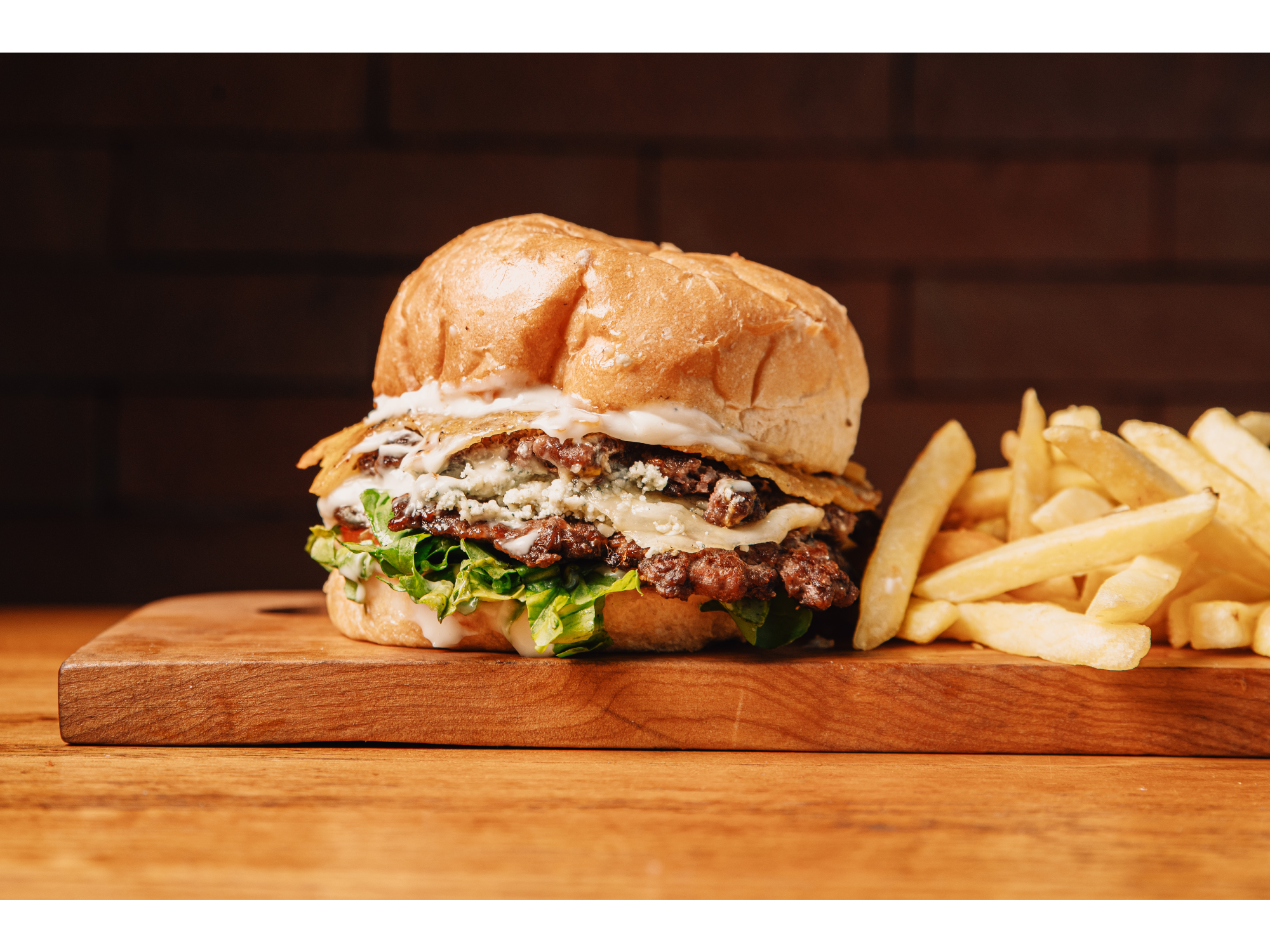 BURGER ATI + PAPAS FRITAS