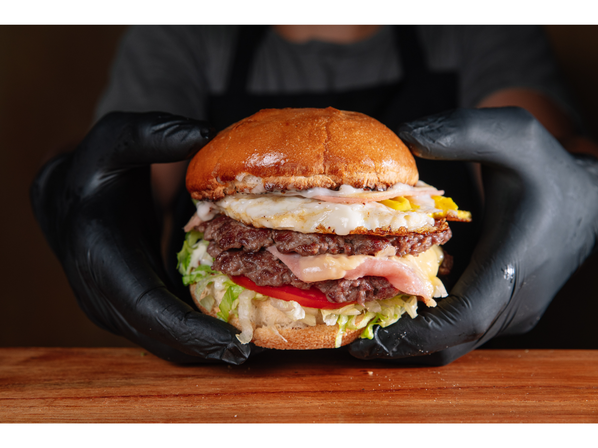 BURGER CLASSIC + PAPAS FRITAS