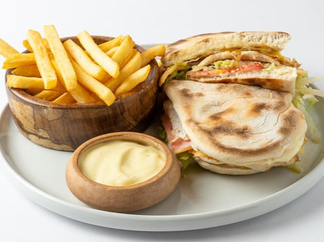 Lomo de pollo pan de la casa