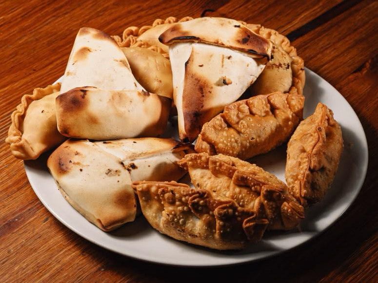 6 EMPANADAS