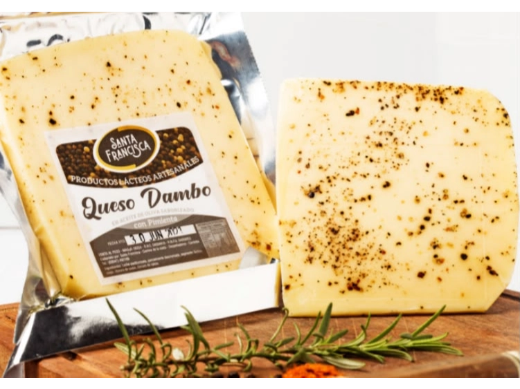 Queso Dambo con aceite de oliva saborizado con pimienta x 200 grs aprox Santa Francisca