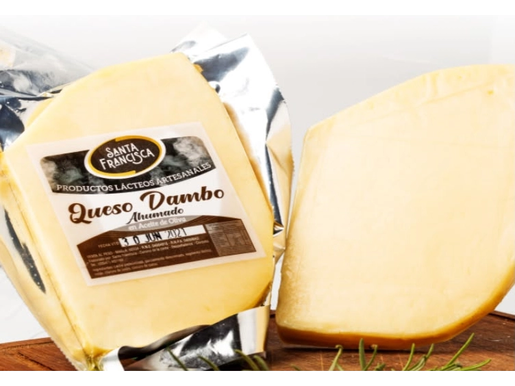 Queso Dambo con aceite de oliva y ahumado x 200 grs aprox Santa Francisca