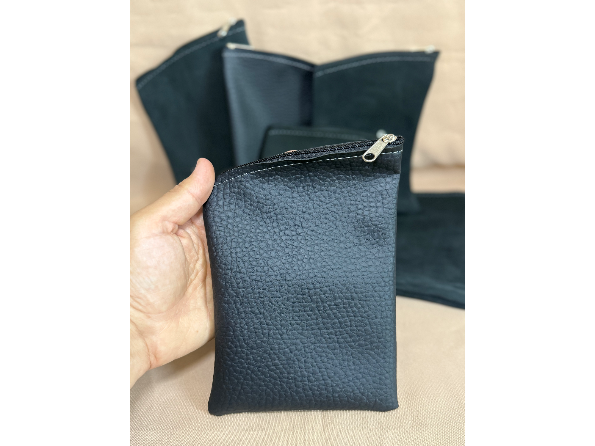 Yerbera simil cuero negra