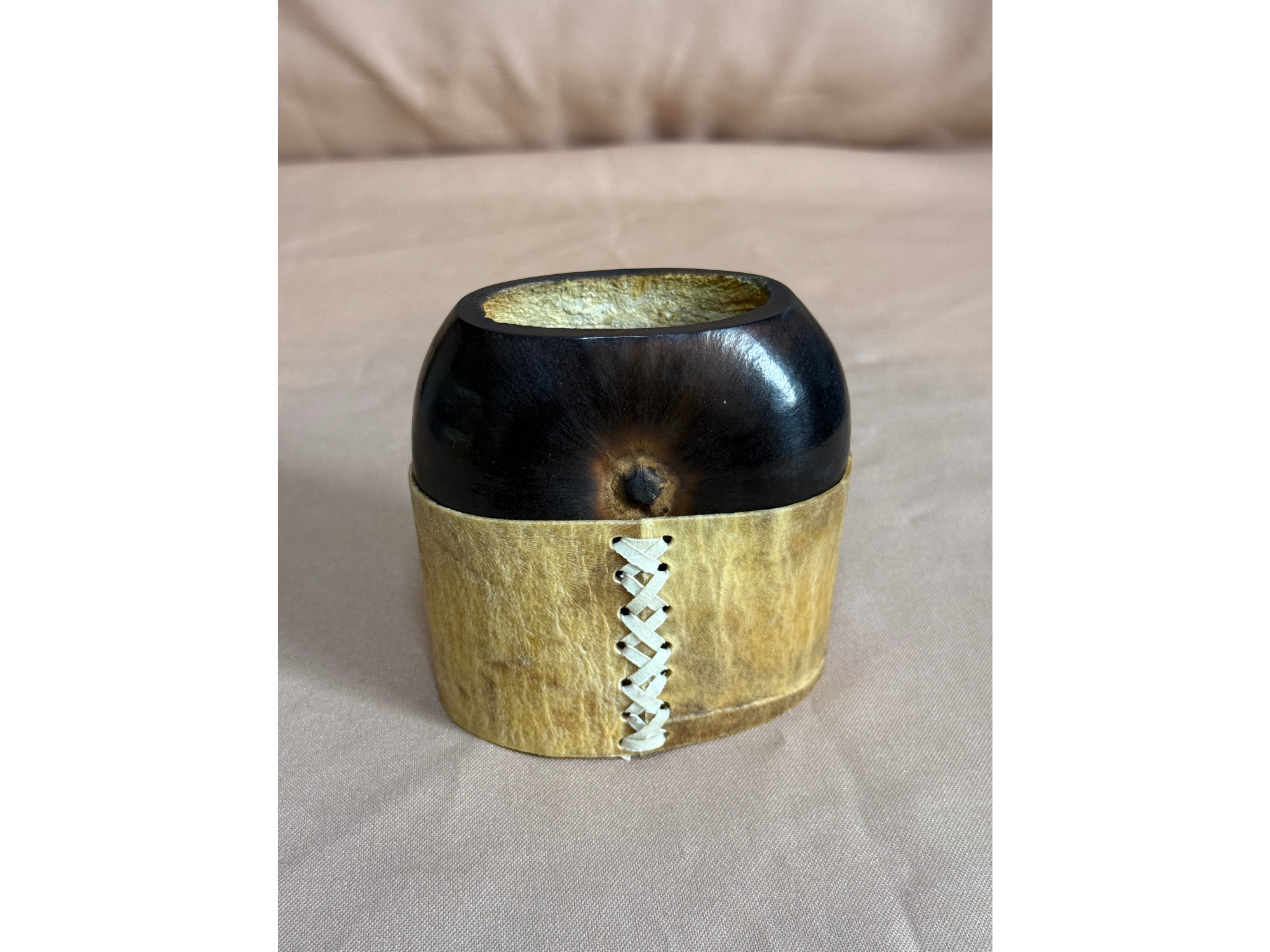Mate galleta con base de cuero