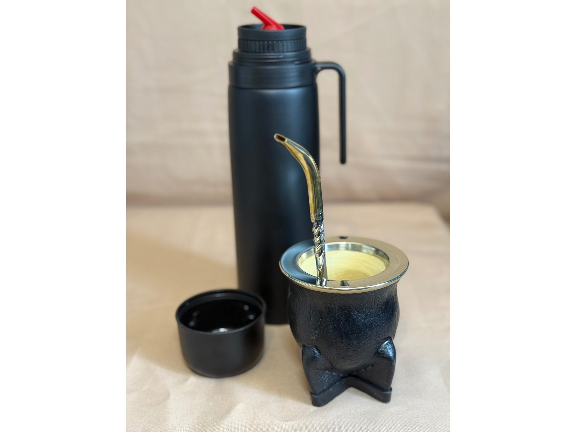 Promo 2: Mate camionero + bombilla + termo total black