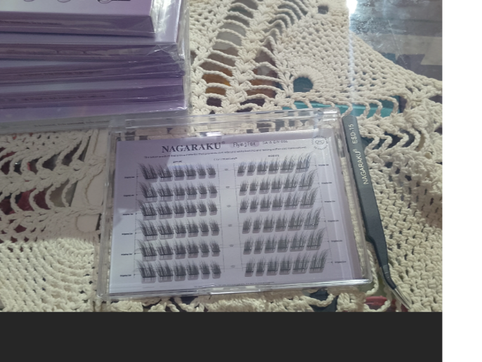 Pestañas autoadhesivas con pinza incluído