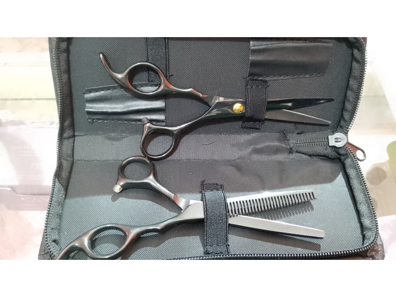 Tijera X2 corte + entresacar+ estuche profesional negra C/5