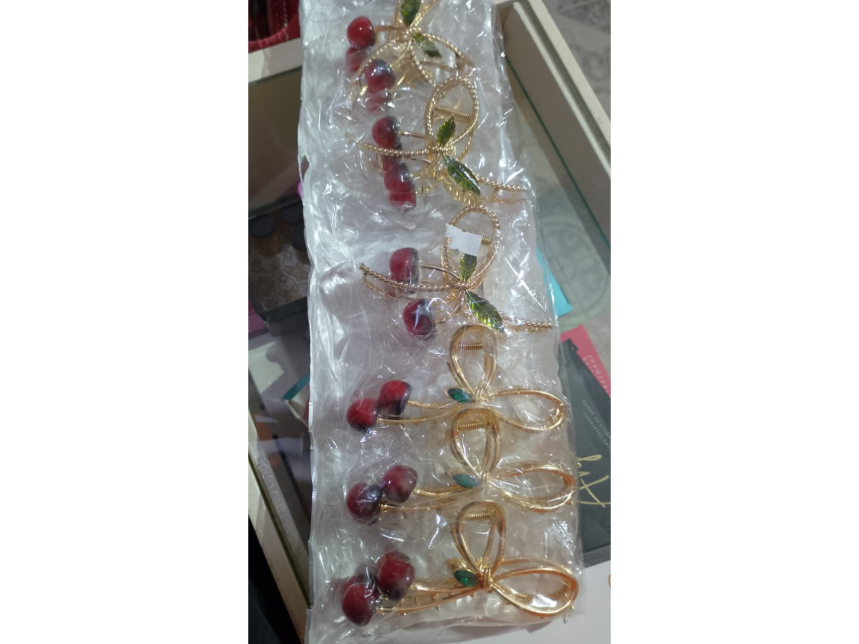Broches grandes metal cereza