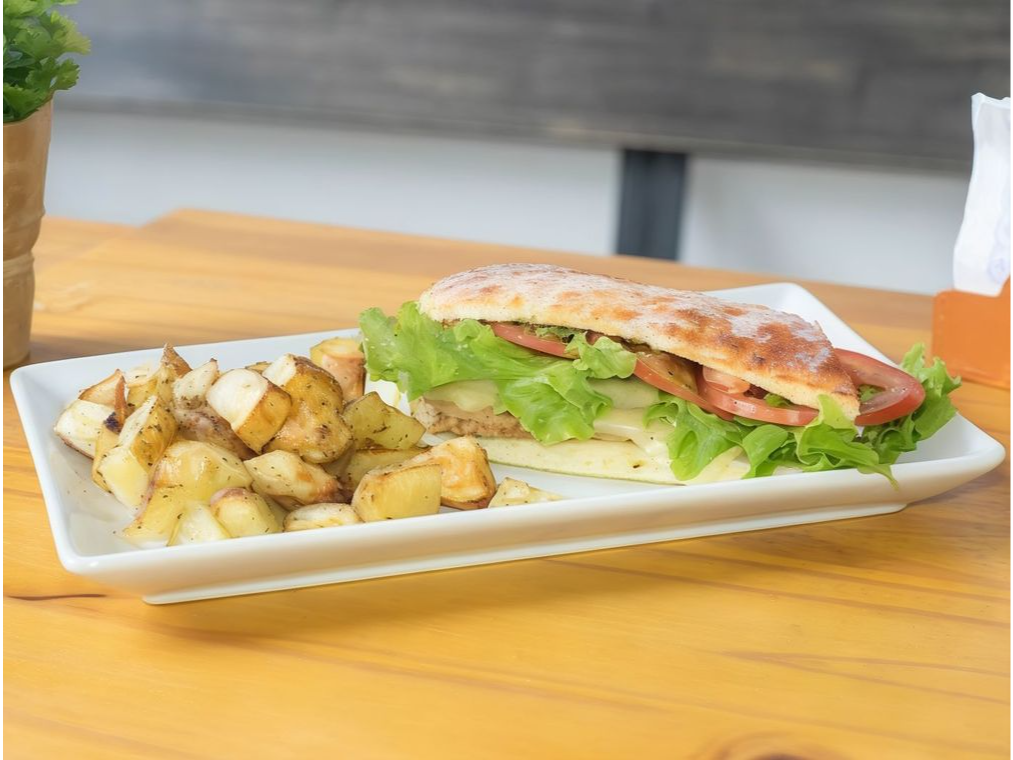 Sandwich de Mila de Pollo con papas fritas