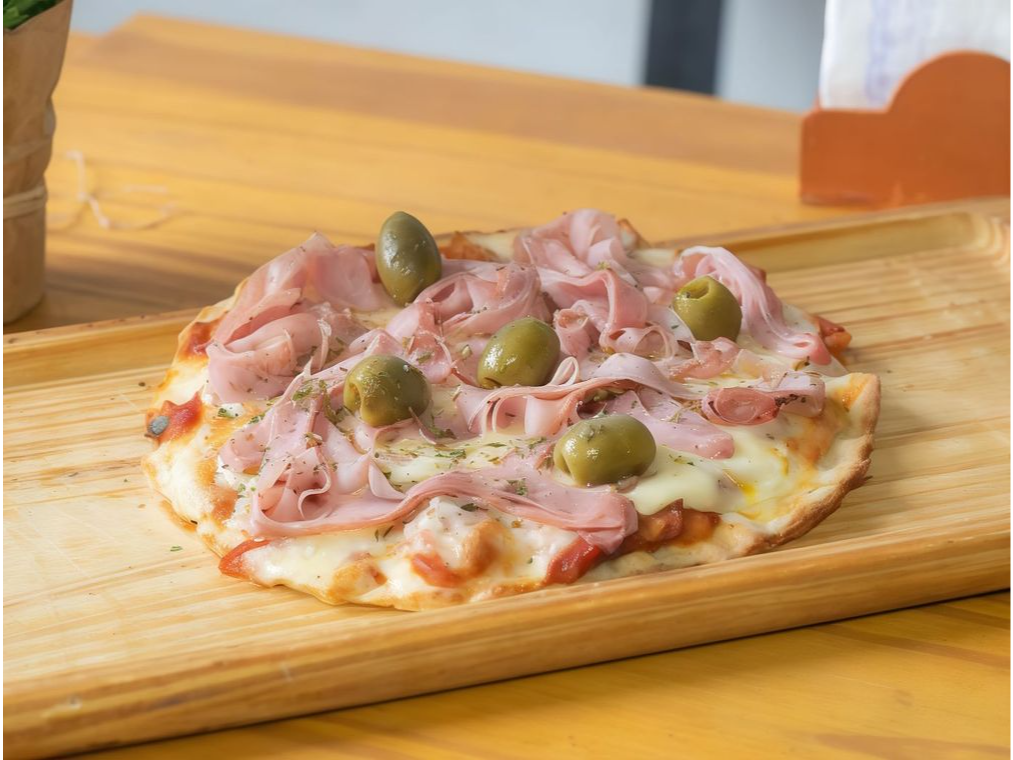 Pizza Muzzarella y Jamón