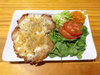 Mila de pollo a la Fugazetta con ensalada