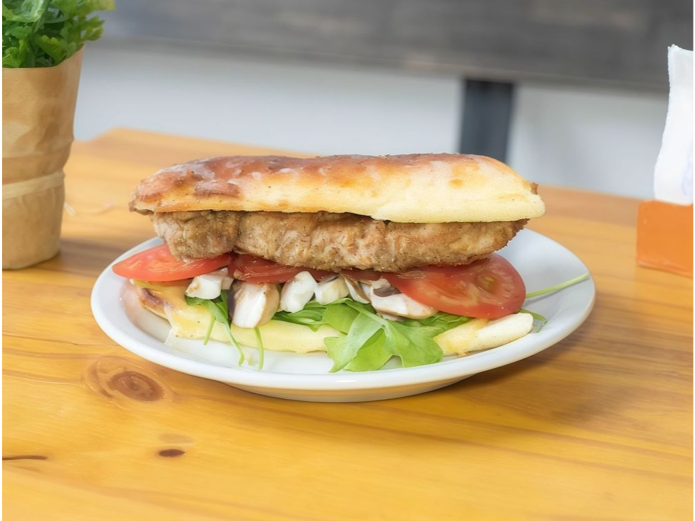 Sandwich de Mila de Carne con papas fritas