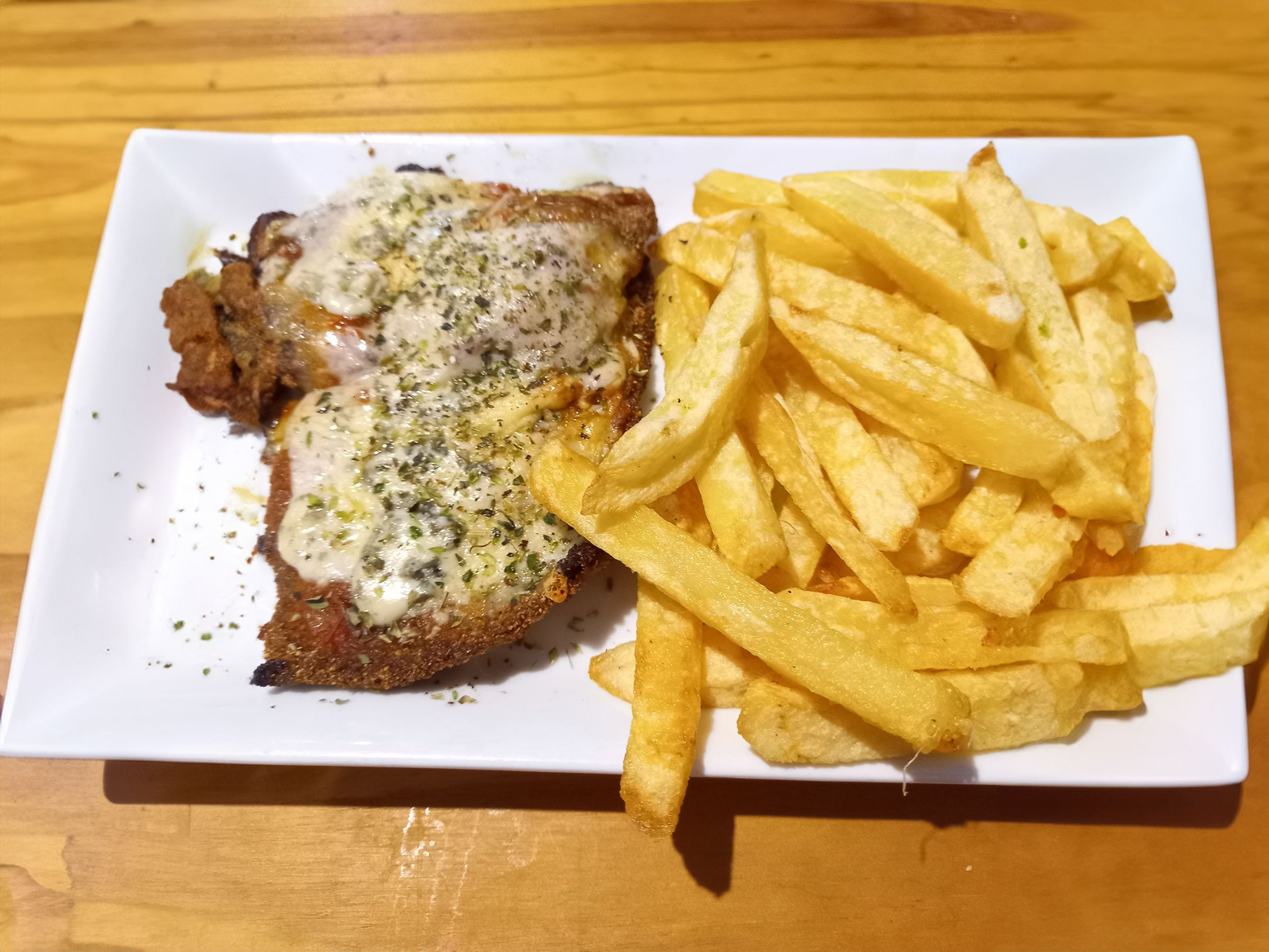 Mila de pollo a 4 quesos con fritas