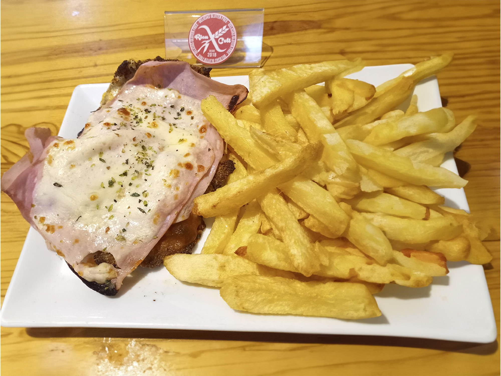 Mila de carne jam/queso con papas fritas