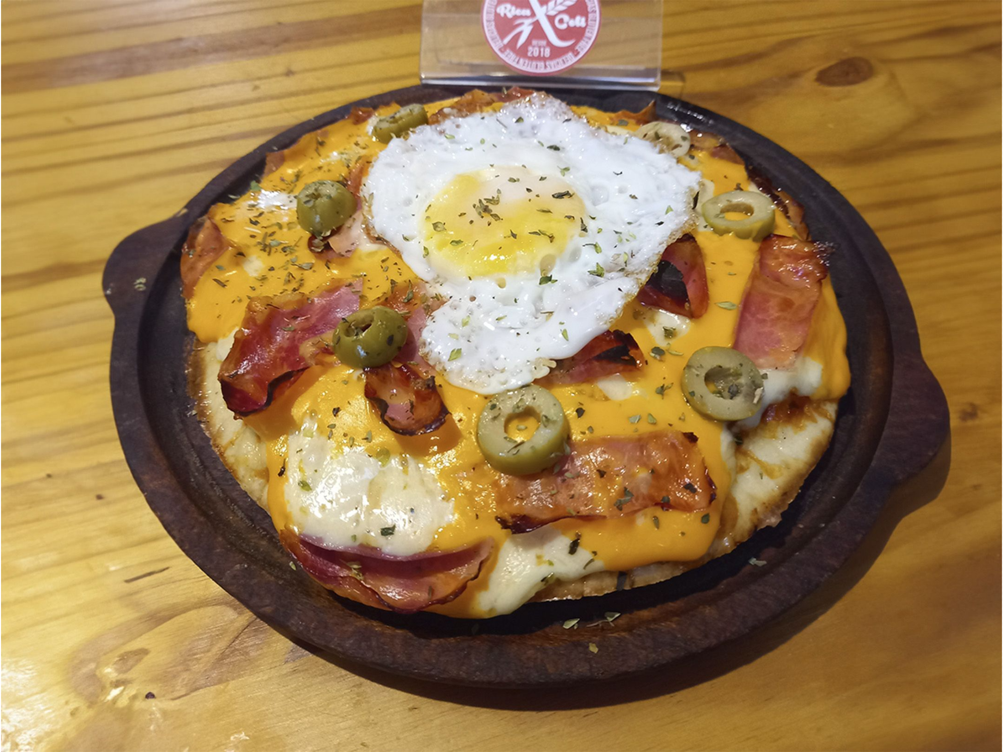 Muzza cheddar panceta y huevo