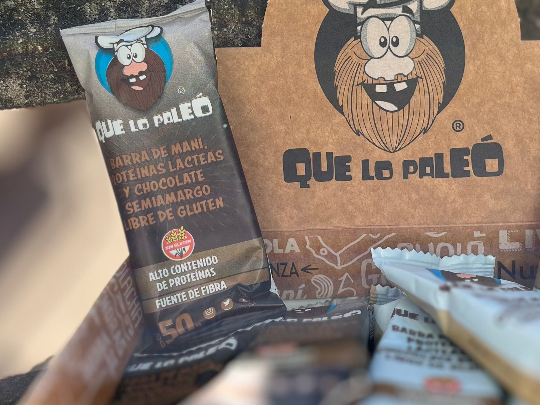 Barrita de mani, proteínas lácteas y chocolate semi amargo