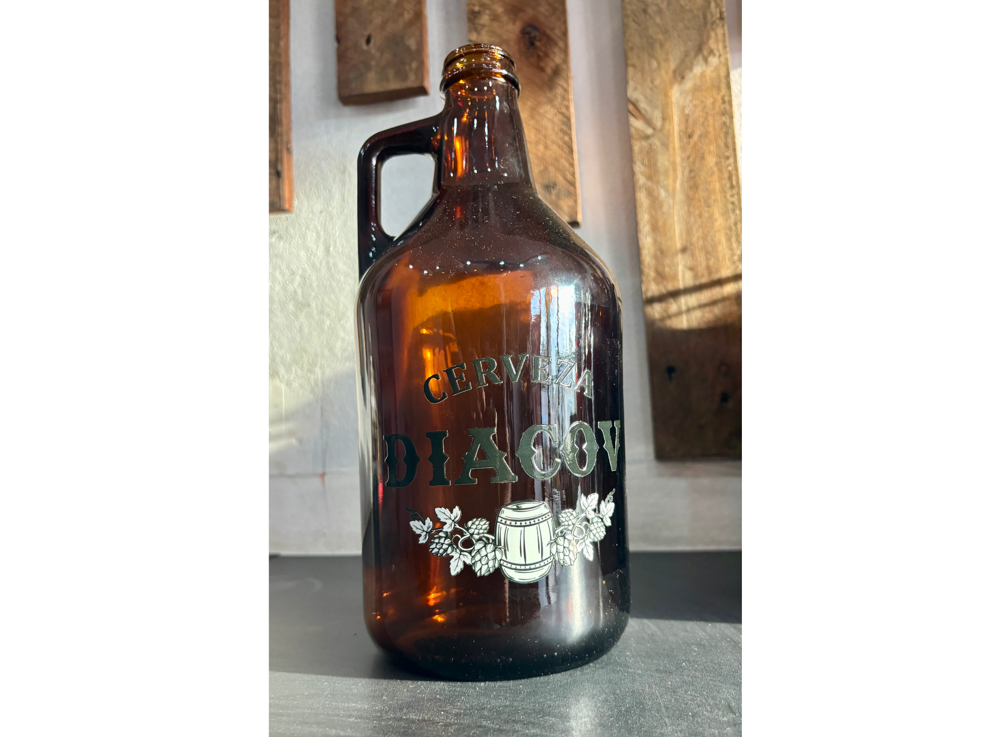 Growler + 2 litros lupuladas de El Despacho de Diacov