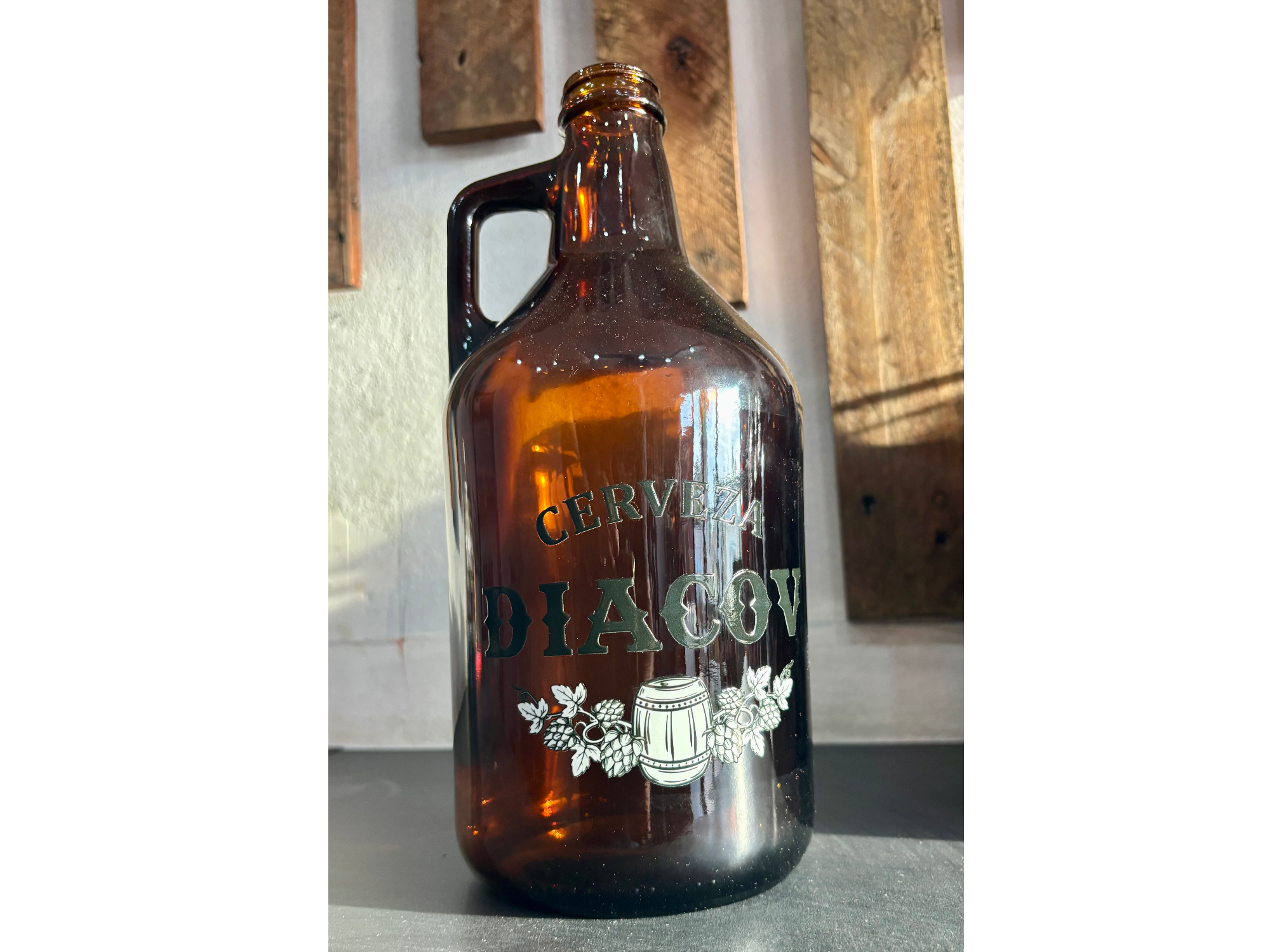 Growler + 2 litros clásicas de El Despacho de Diacov
