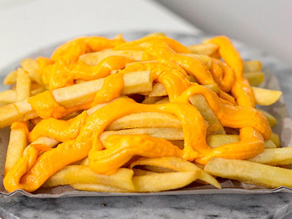 PAPAS CON CHEDDAR