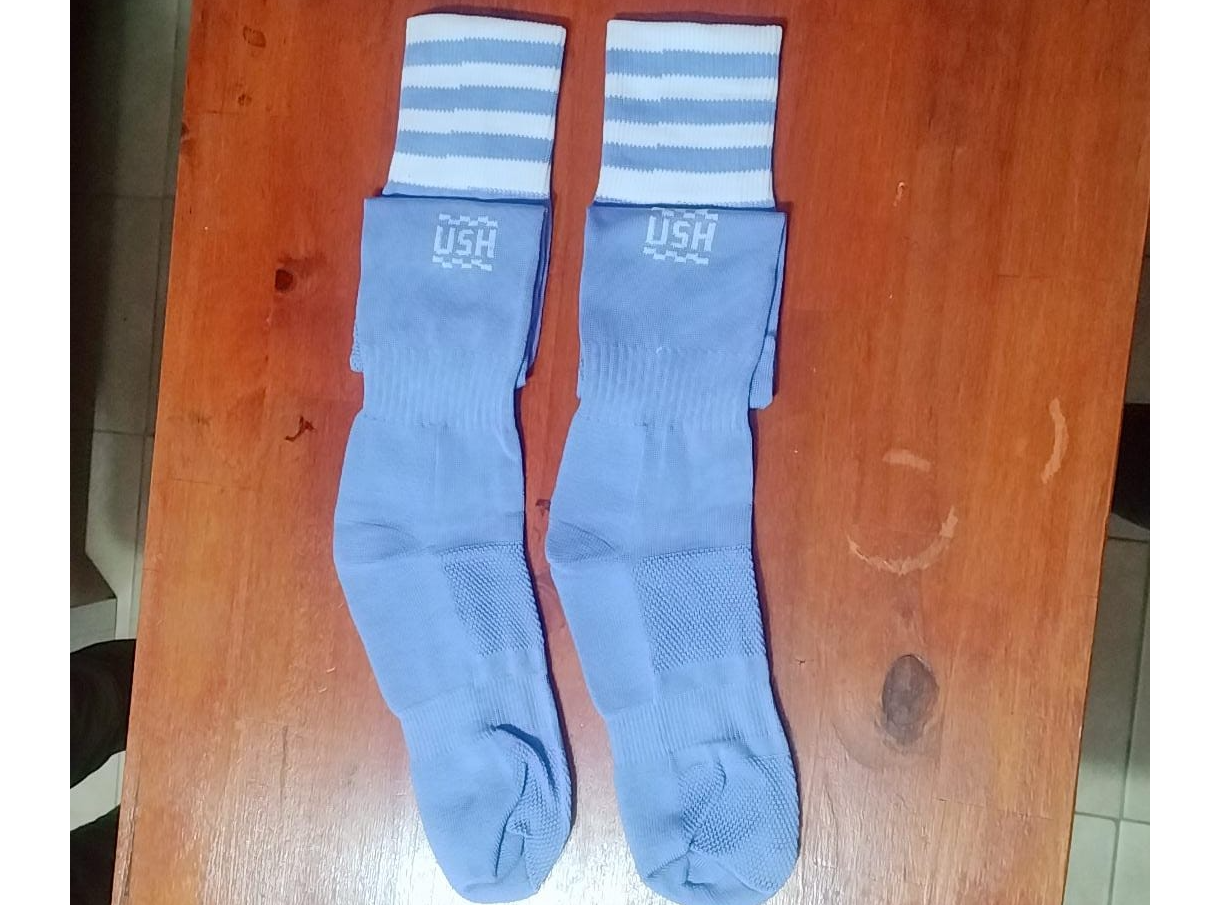 MEDIA USH ADULTO CELESTE Y BLANCA